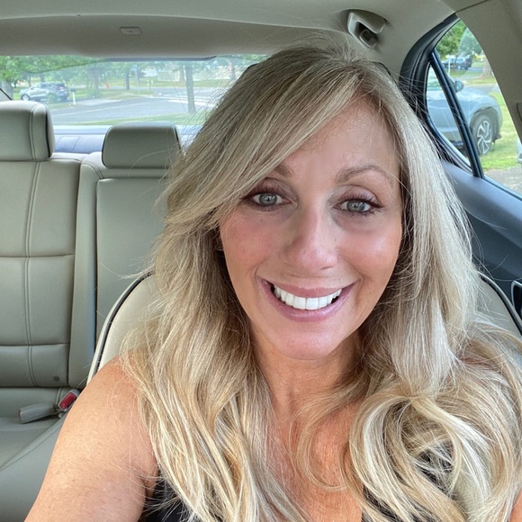 Meet your Posher, Julie - Picture 1 of 1